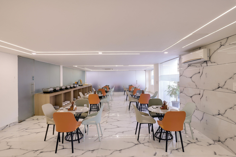 Food & Drinks 4, The Hoften Sukh Vasa, Sector 51 & Golf Course Ext Road, Gurgaon