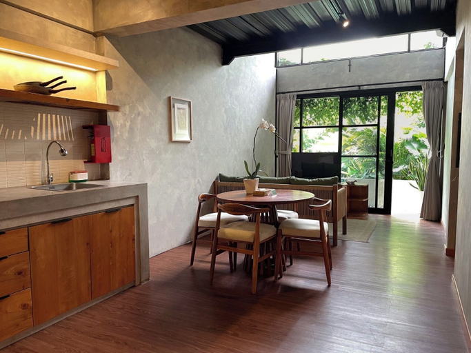 Dining Room 21