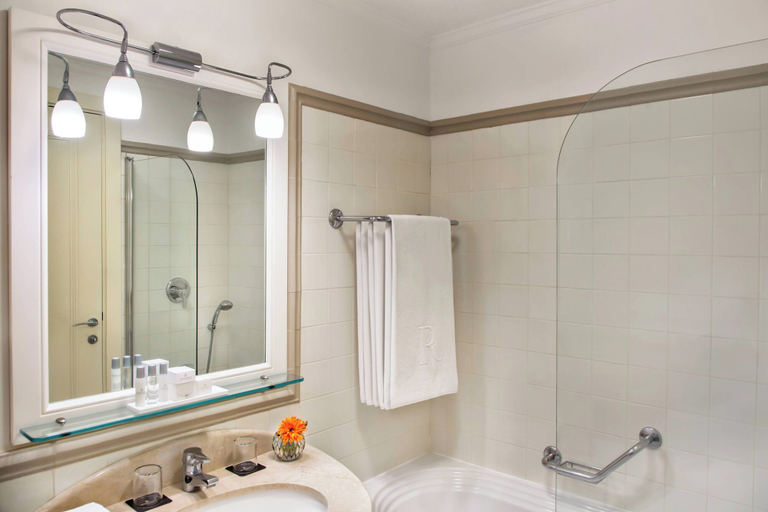 Bathroom 5, Renaissance Naples Hotel Mediterraneo, Napoli