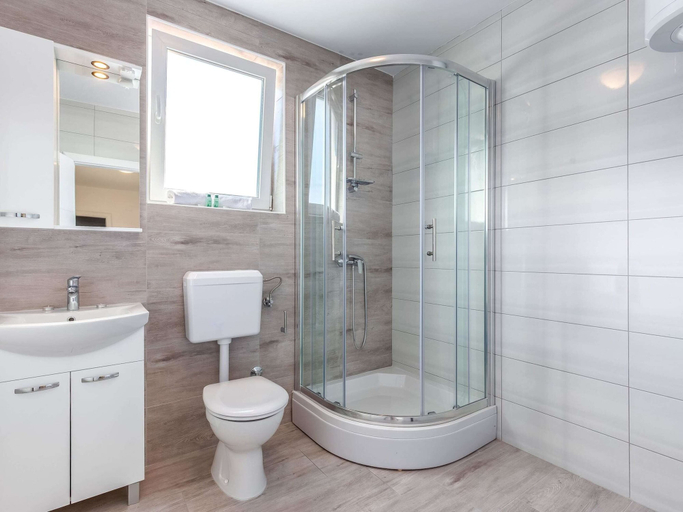 Bathroom 4, Charming Villa in Dramalj with Hot Tub, Crikvenica