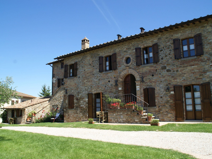 Exterior & Views