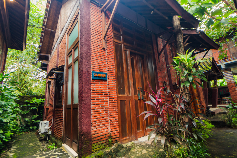 Exterior 11