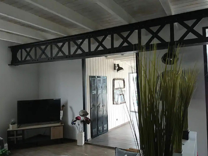Room 5, Magnificent Villa in Nuaille-d'aunis With Wellness, Charente-Maritime