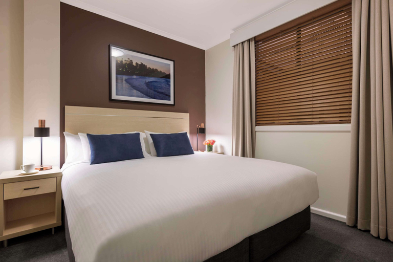 Bedroom 3, Oaks Sydney Goldsbrough Suites, Sydney