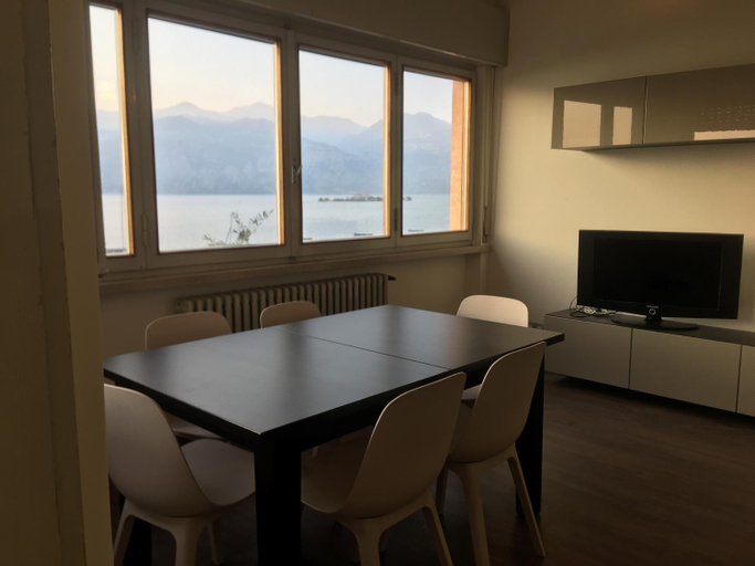 Others 3, Casa Ines Fronte Lago, Verona