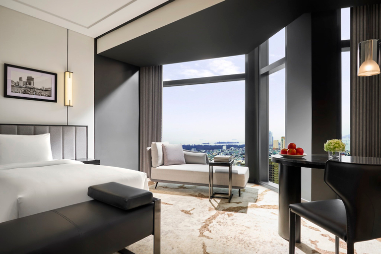 Crowne Plaza Danang City Centre Room Type - 1 King Premium River View Lounge Access