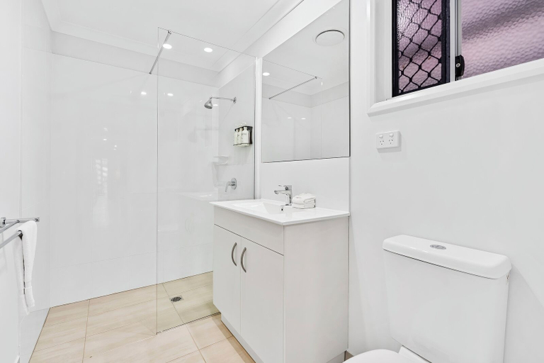 Bathroom 4, Ingenia Holidays Noosa, Noosa - Tewantin