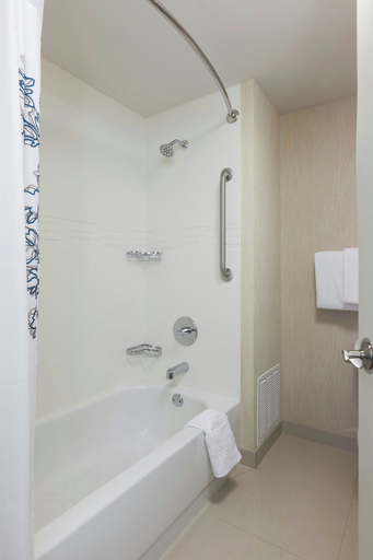 Bathroom 5, Residence Inn By Marriott Minneapolis Downtown, Hennepin