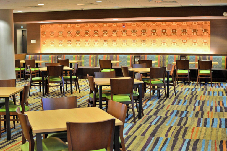 Food & Drinks 5, Fairfield Inn & Suites Omaha Northwest, Douglas