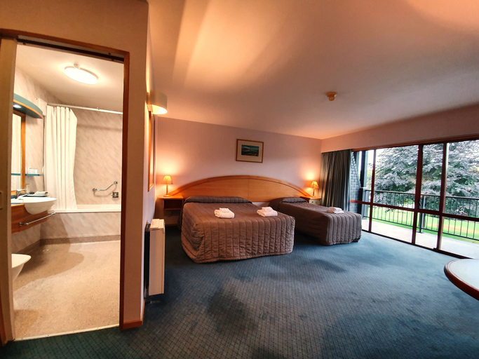Bedroom 3, Distinction Heritage Gateway Hotel, Waitaki