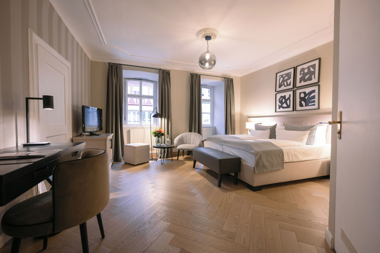 Bedroom 2, Hotel Eisenhut, Ansbach