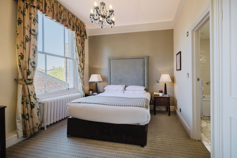Bedroom 2, Winchester Royal Hotel, Hampshire