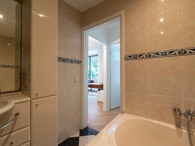 Bathroom 4, Tranquil Holiday Home in the Middle of Nature, Zelhem
