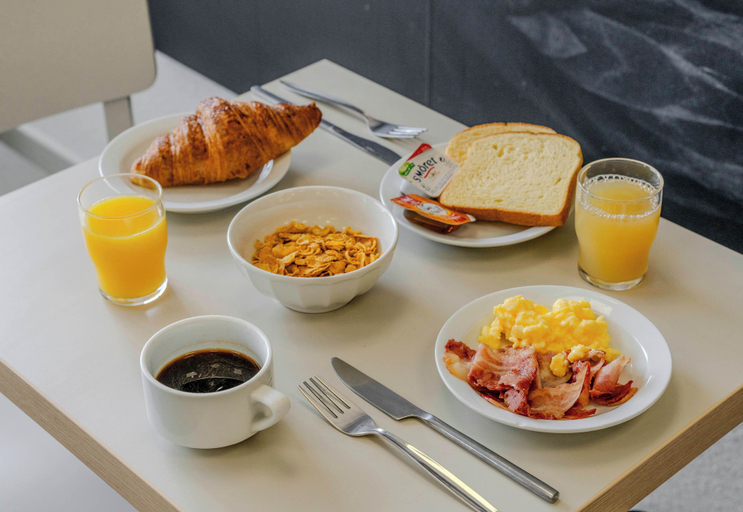 Food & Drinks 5, B&B HOTEL Cambrai, Nord