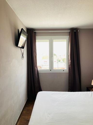 Bedroom 2, Hotel le Provencal, Aude