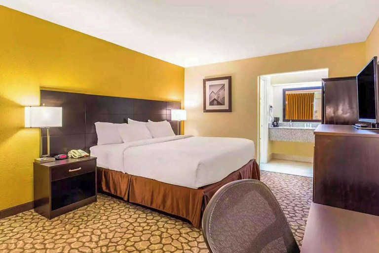 Bedroom 1, Ramada by Wyndham Santee I-95, Orangeburg