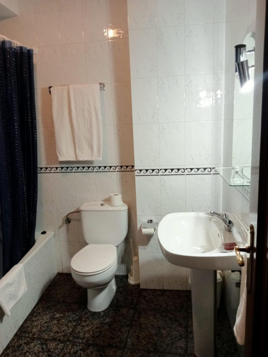 Bathroom, Pension Casanova, Ourense