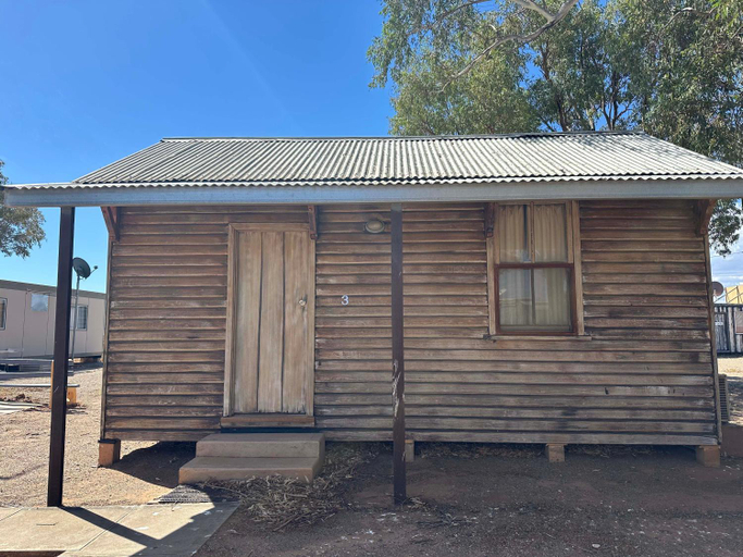 Exterior view, Parachilna Overflow Accommodation, Unincorp. Flinders Ranges