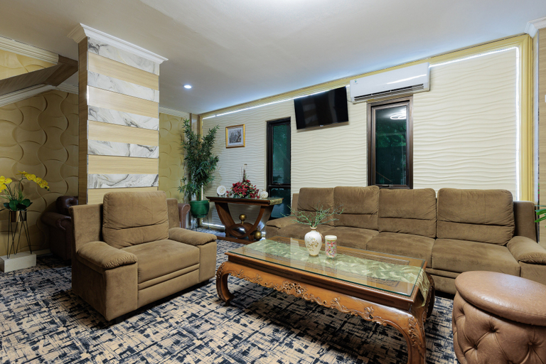 Public Area 5, Urbanview Syariah Hotel Tiga ER near Karawang Central Plaza, Karawang