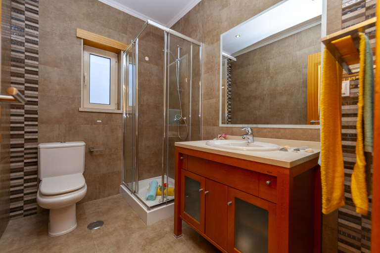 Bathroom 4, Villa Florida, Albufeira