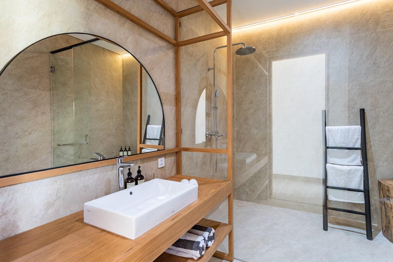Bathroom 2, Haus Play, Badung