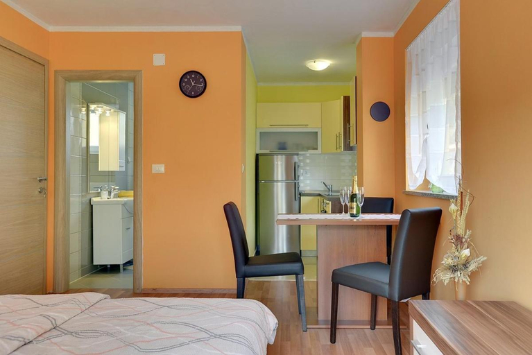 Others 2, Apartments Robert, Medulin