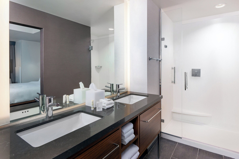 Bathroom 4, Courtyard by Marriott Atlanta Midtown, Atlanta