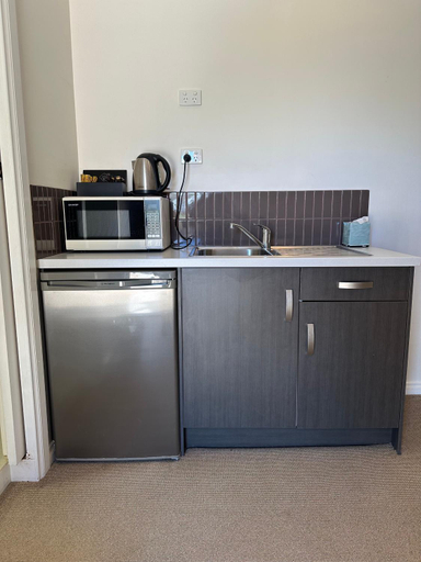 Kitchen 2, Parachilna Overflow Accommodation, Unincorp. Flinders Ranges