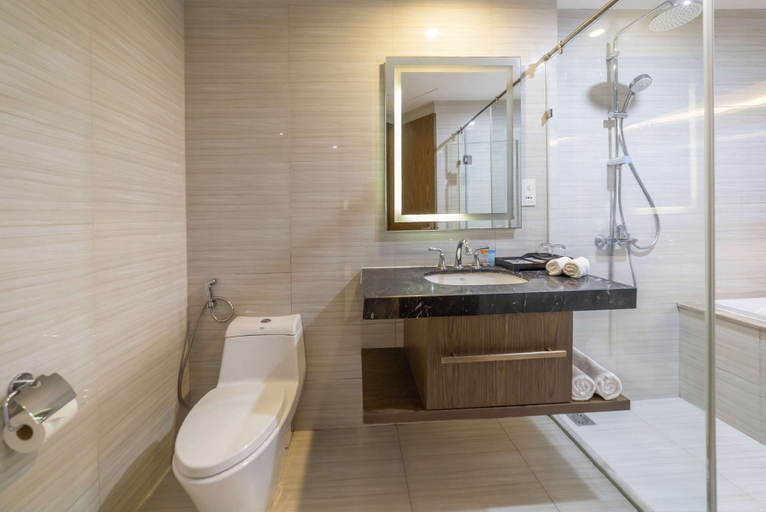 Bathroom 4, Panorama Beachfront Nha Trang by LYN Condotel, Nha Trang