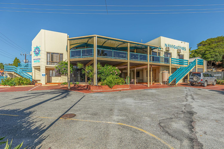 Exterior & Views