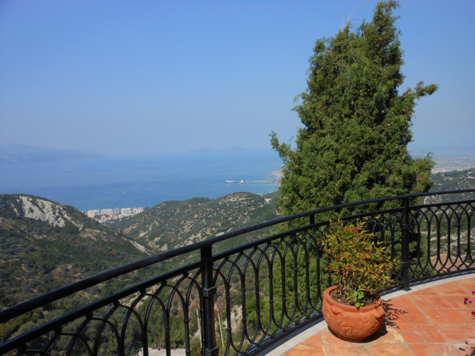 Others 3, Vila Amantia, Vlorës