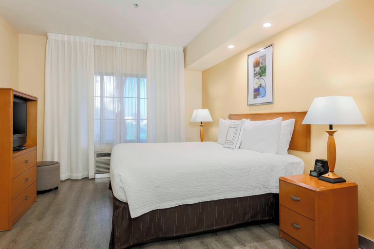 Bedroom 3, Fairfield Inn & Suites Temecula by Marriott, Riverside