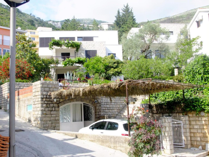 Others 5, Apartments Minja Nerin