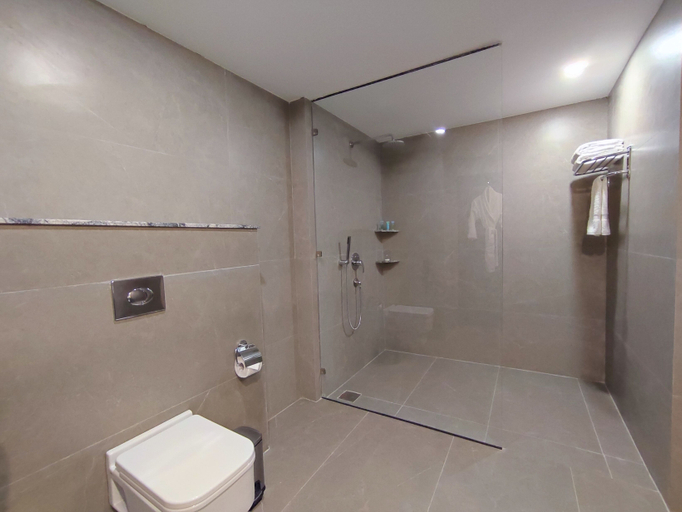 Bathroom 5, Ramada by Wyndham Murree Lower Topa Resort , Rawalpindi