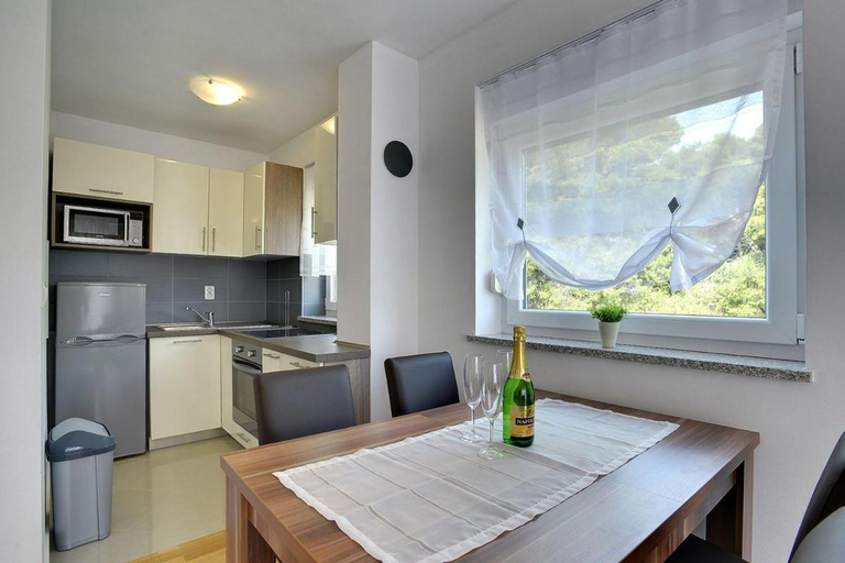 Others 4, Apartments Robert, Medulin