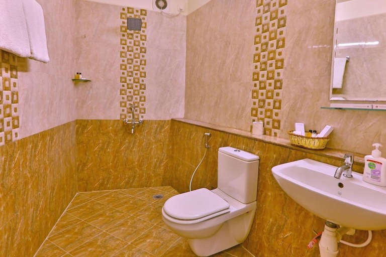 Bathroom, Downtown Business Hotel, Kancheepuram