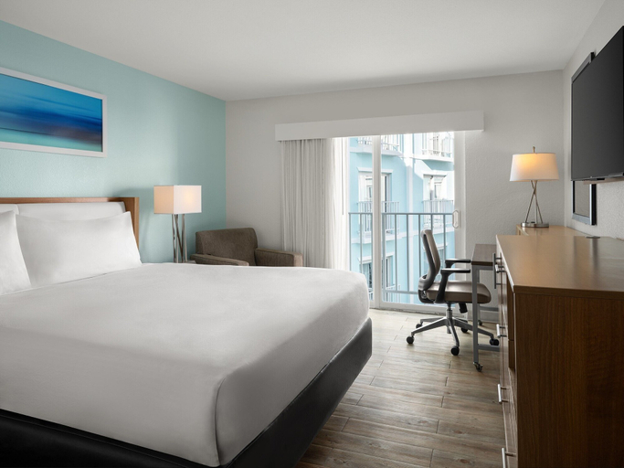 Bedroom 4, Courtyard by Marriott Nassau Downtown/Junkanoo Beach