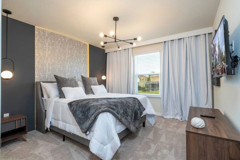 Room 4, 3961 Luxury 7BD Home, Polk
