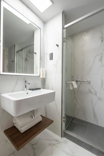 Bathroom 4, RIU PLAZA THE GRESHAM DUBLIN, Dublin