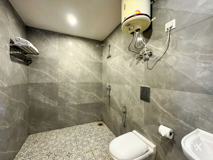 Bathroom 3, Hotel Wraveler Inn Mussorrie, Dehradun