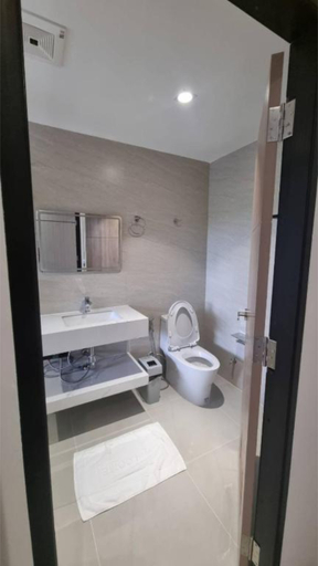 Bathroom 3, Diff Apartel, Phra Nakhon