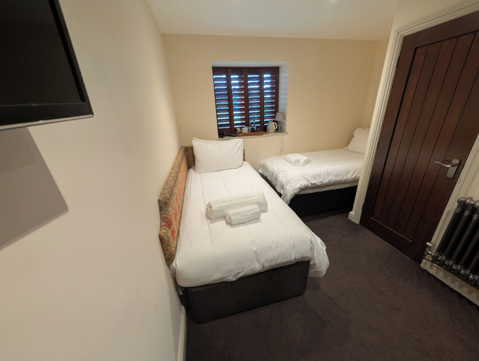 Bedroom 2, The Bell Broadway, Somerset