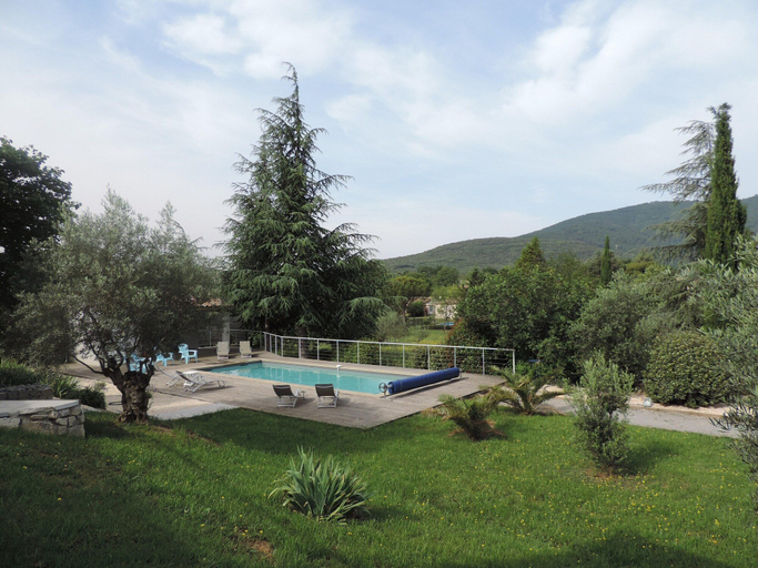 Pool 5, Attractive Holiday Home With Private Pool, Ardèche