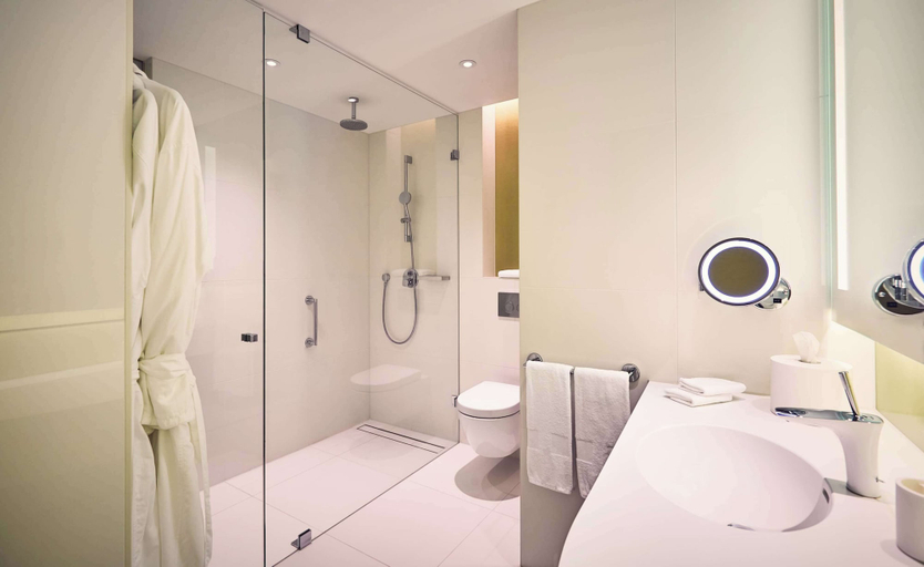 Bathroom 5, Hilton Amsterdam Airport Schiphol, Haarlemmermeer