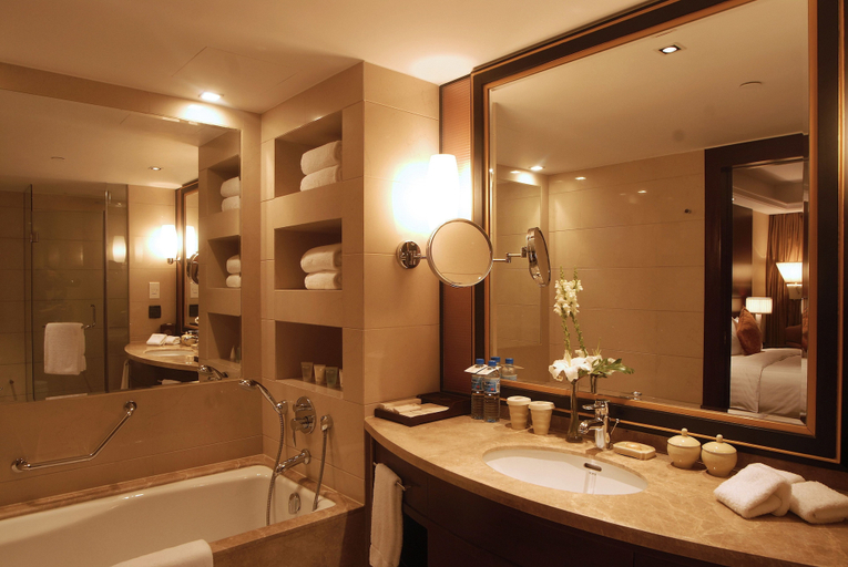 Bathroom 16