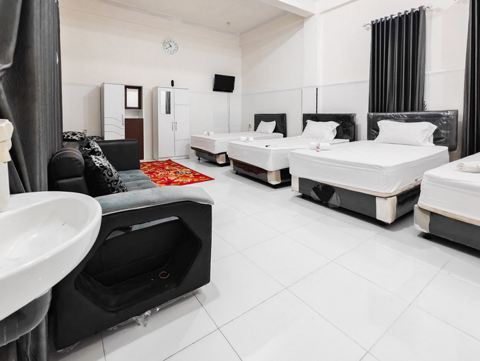 Bathroom 3, RedDoorz @ Bangkalan, Pulau Madura