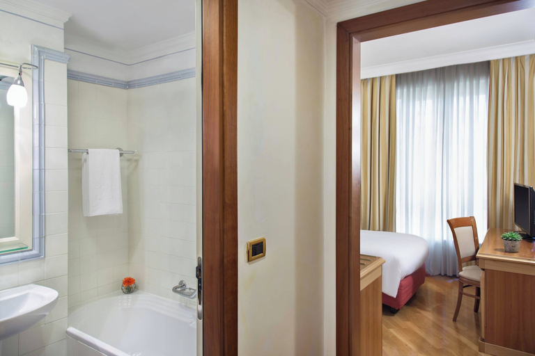 Bathroom 5, Renaissance Naples Hotel Mediterraneo, Napoli