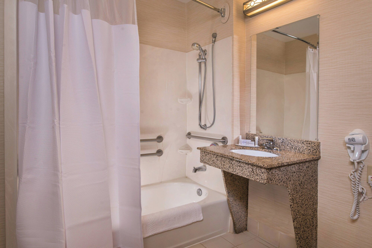 Bathroom 3, Fairfield Inn & Suites Dulles Airport Chantilly, Fairfax