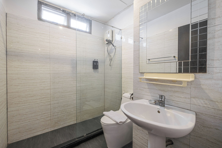 Bathroom 11