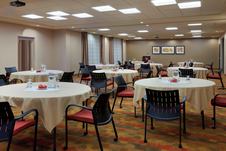 Food & Drinks 5, TownePlace Suites by Marriott Thunder Bay, Thunder Bay